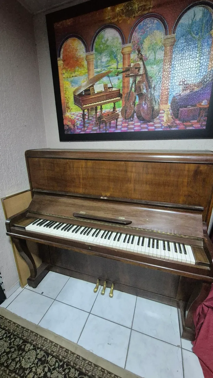 Piano Vertical essenfelder 