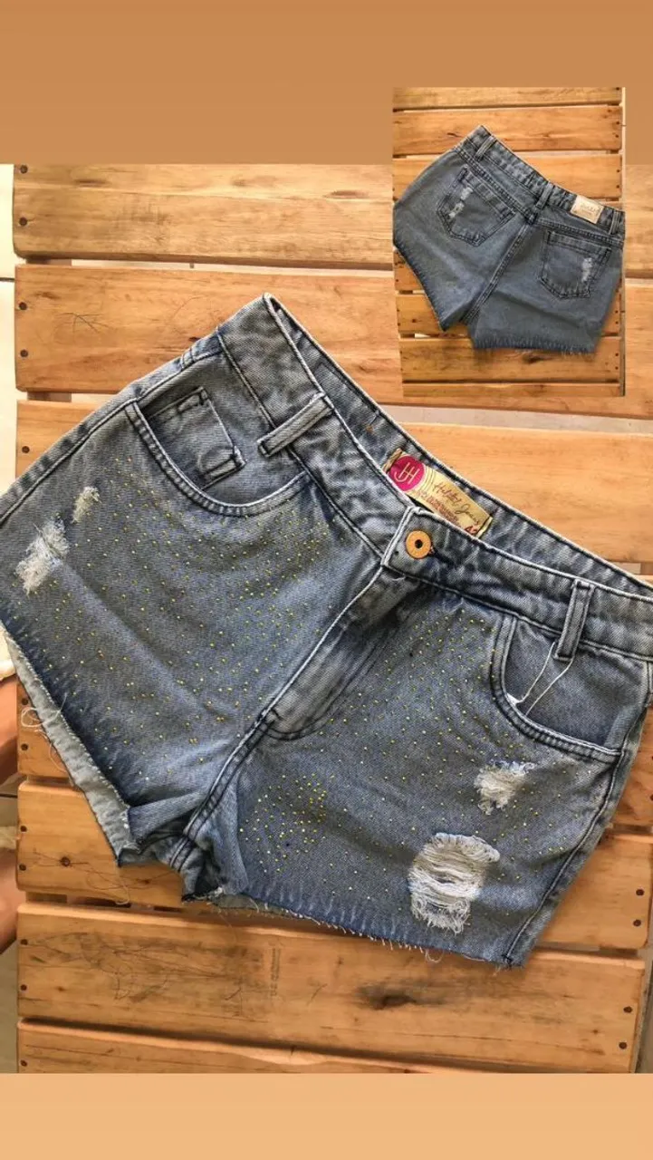 Shorts Jeans com Detalhes e Strass