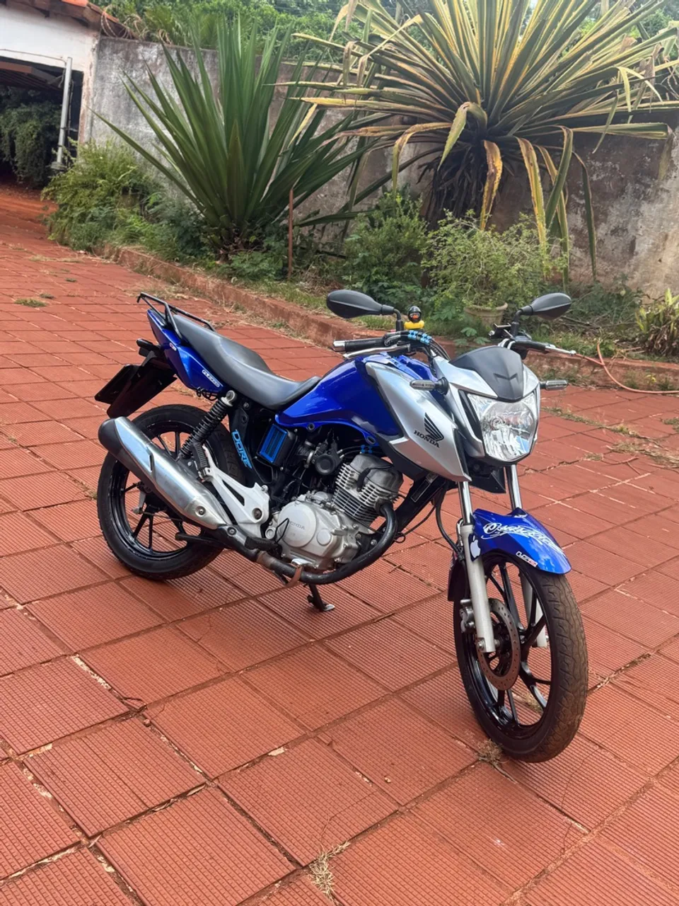Apenas venda, fan 150 com roupa da 160