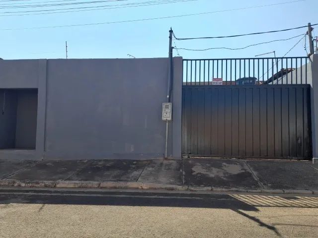 Alugo casa