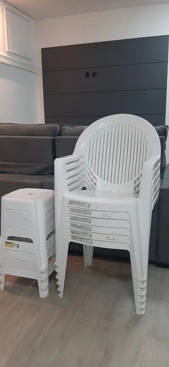 6 Cadeiras / Poltronas e 4 banquetas empilháveis de plástico Premium