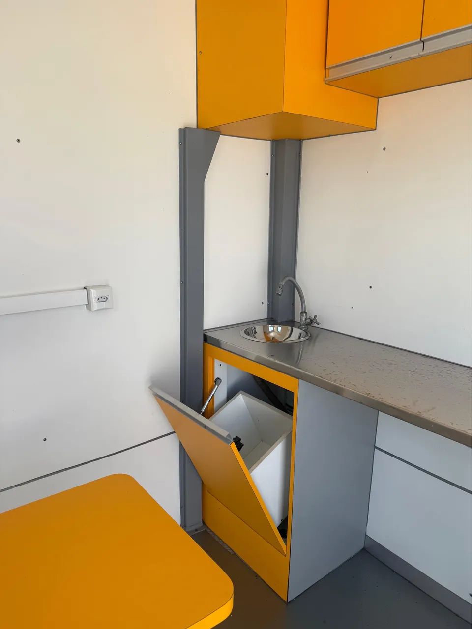 Trailer com 2 consultórios. 3,5mX2,10m - Foto 5