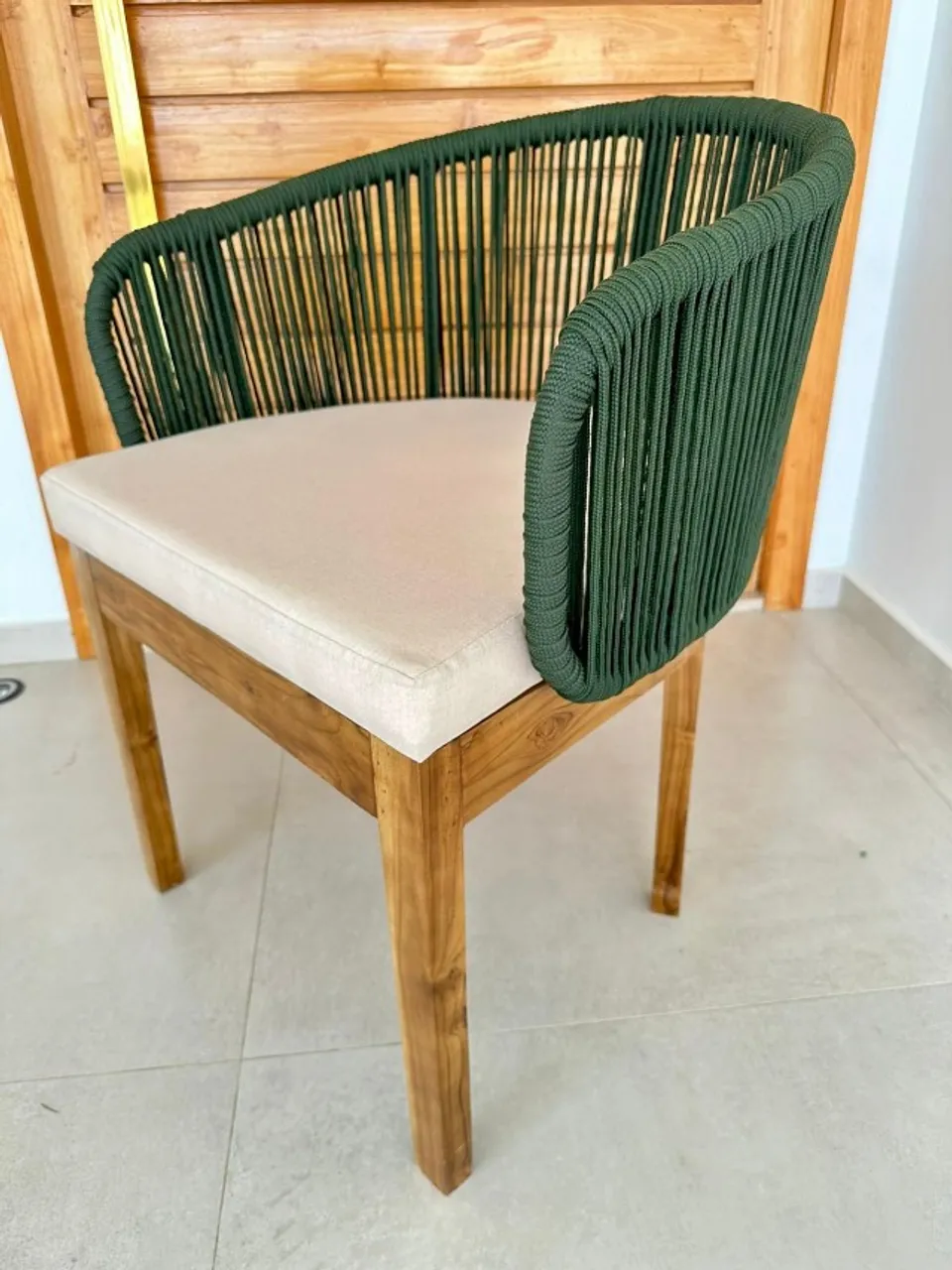 Poltrona em madeira e cordão Náutico. Mega Oferta e frete Grátis!