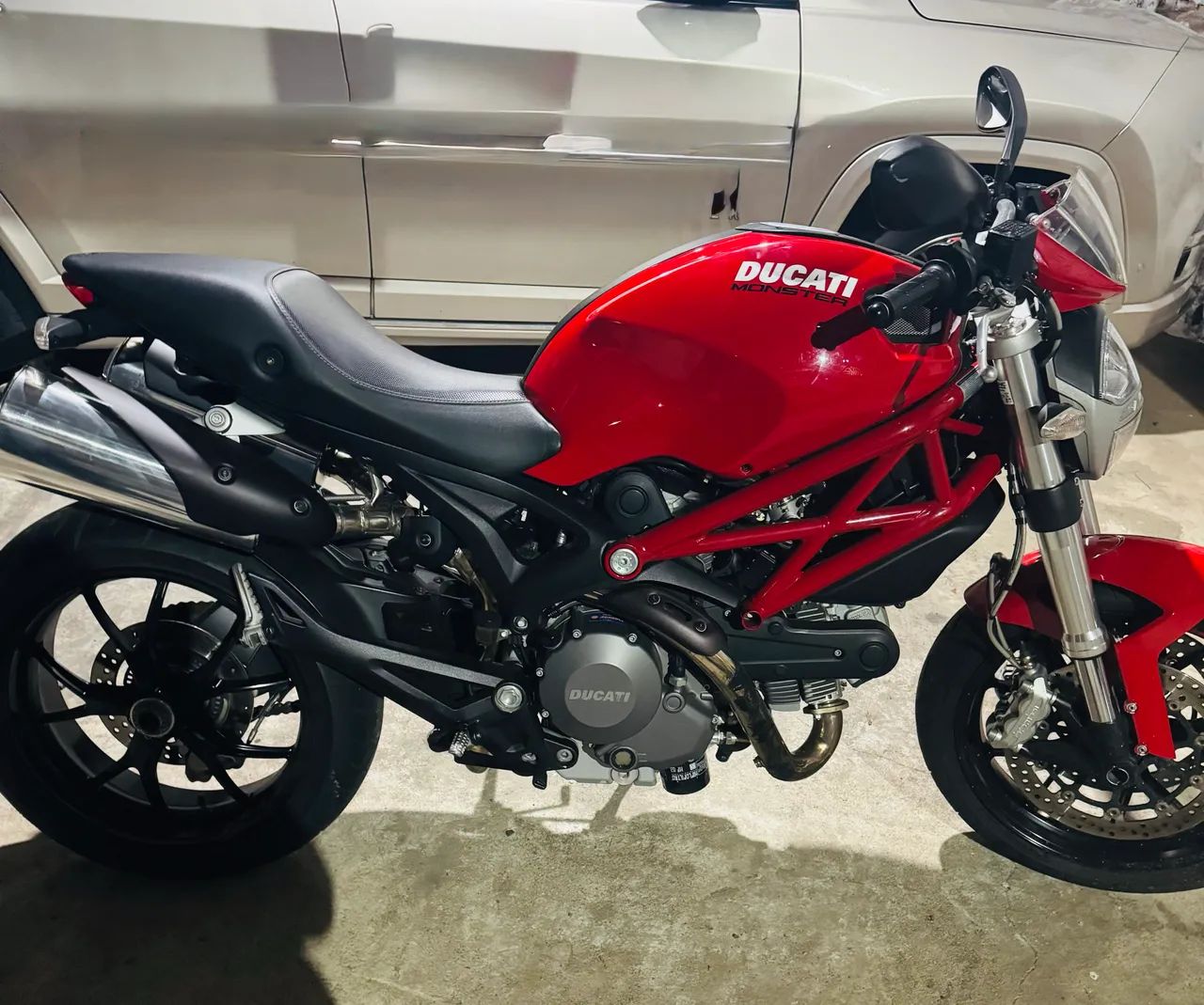 Ducati Monster 796 muito nova  - Foto 6