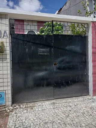 ÓTIMA CASA NO MONTESE! 80m², SALA COM VARANDA, GARAGEM, 03 QUARTOS (01 SUITE), W. C SOCIAL
