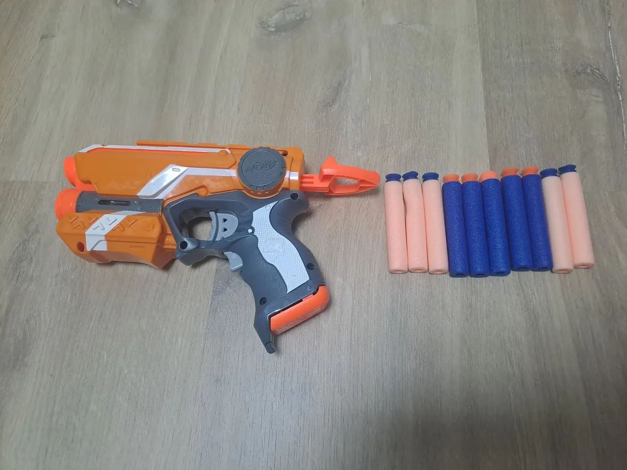Brinquedo Nerf com laser + 10 dardos e alvo - Foto 3