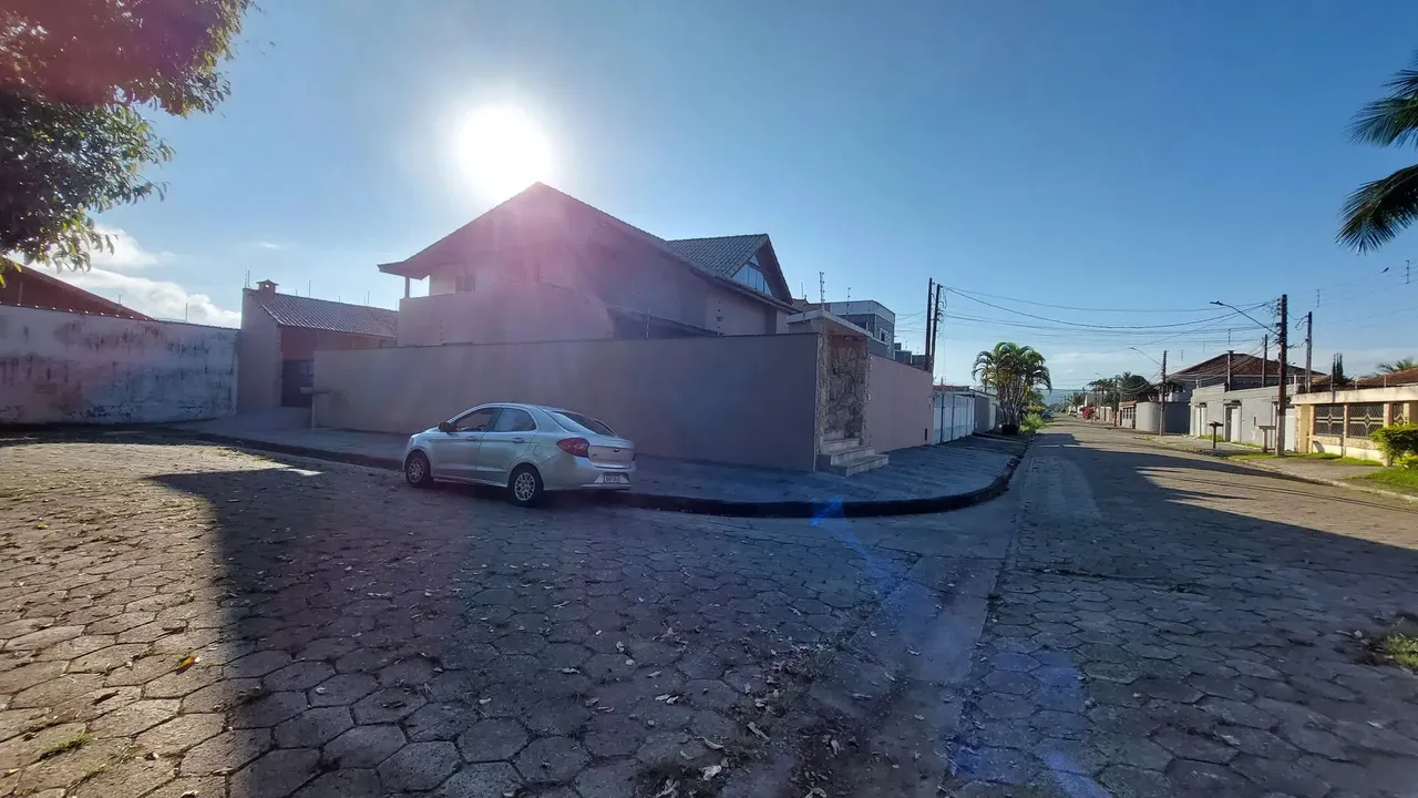 Sobrado com piscina à venda no Jardim Ribamar - Peruíbe - SP