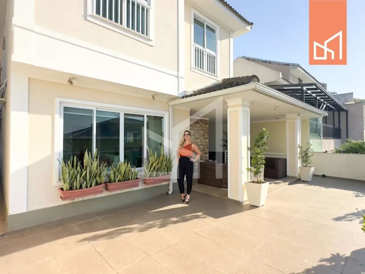 Casa Padrão a venda ou locação em Nova Iguaçu