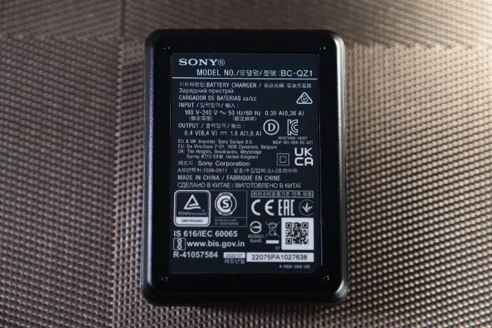 Carregador Sony Bc-qz1 para Bateria Np-fz100 - Foto 2