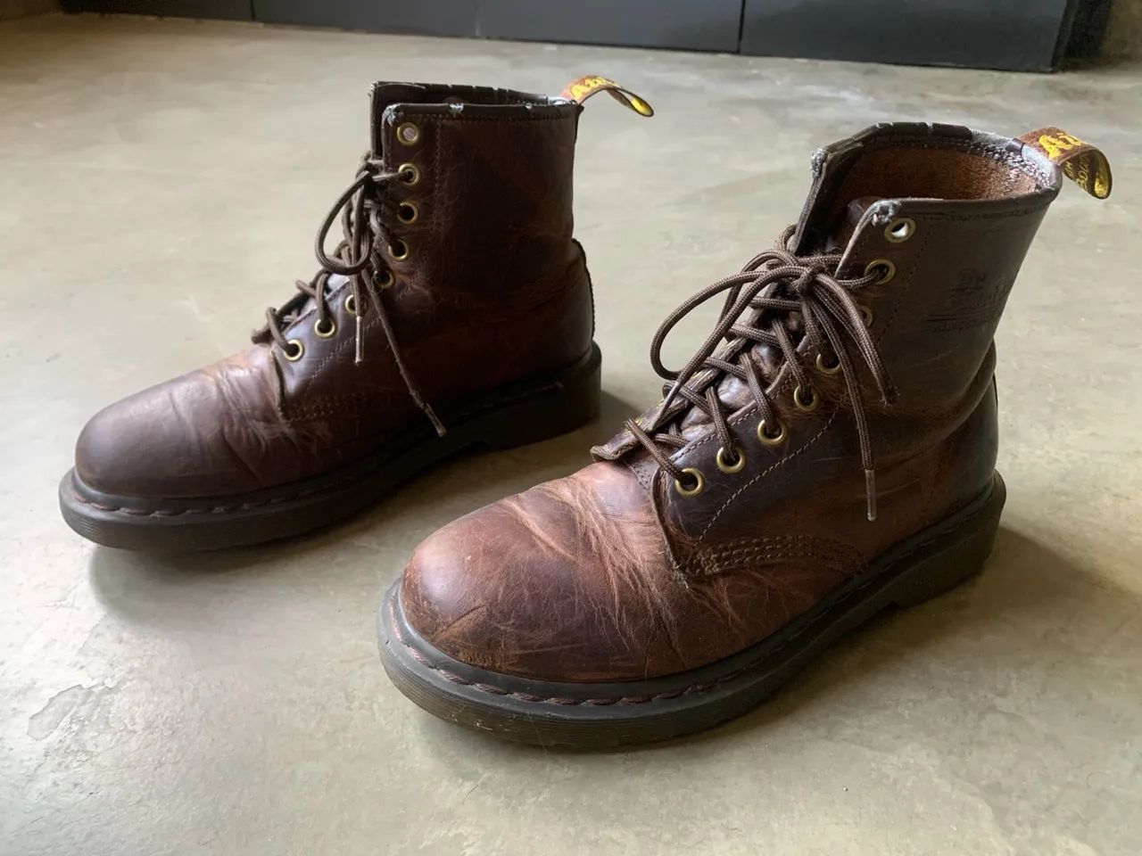 Bota Dr. Martens de Couro Marrom - Foto 3