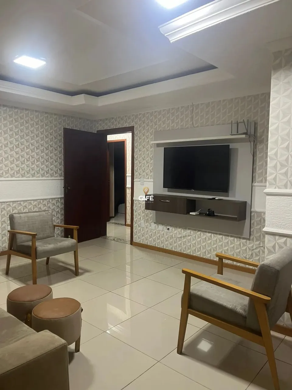 Apartamento mobiliado, com ótima localização!!