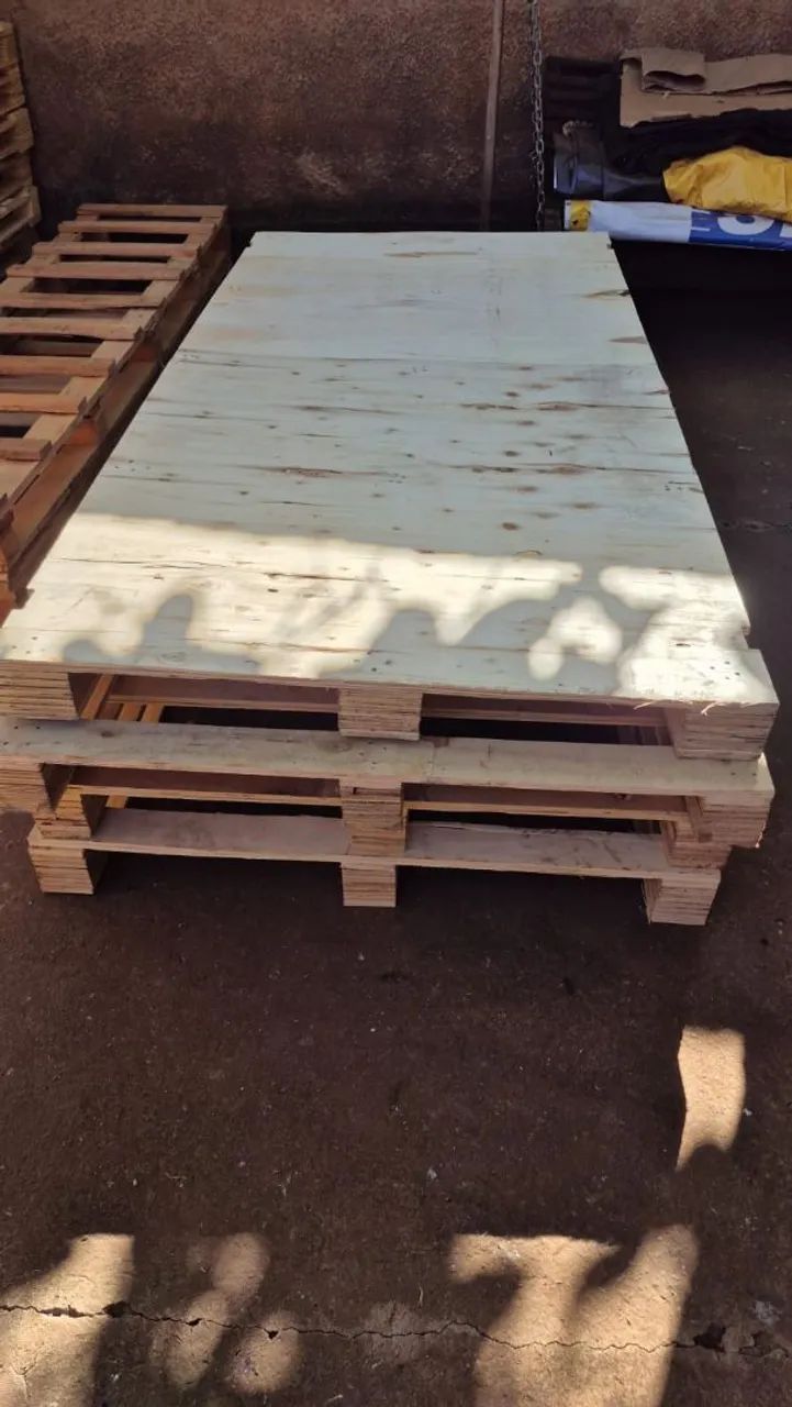 Pallets seminovos, medida 2.30 por 1.50, valor 35.00 reais cada.  - Foto 4