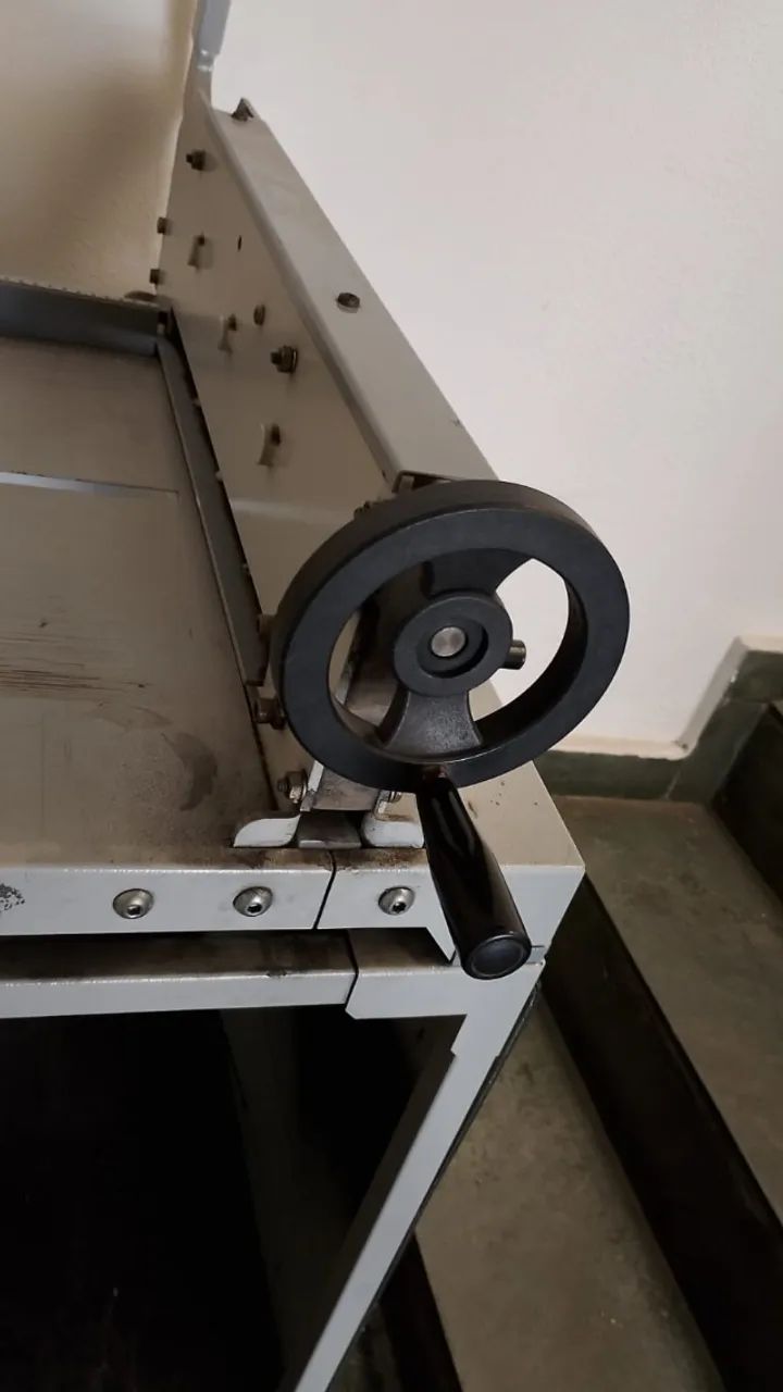 GUILHOTINA MANUAL 300FLS 43CM BOCA - Foto 4