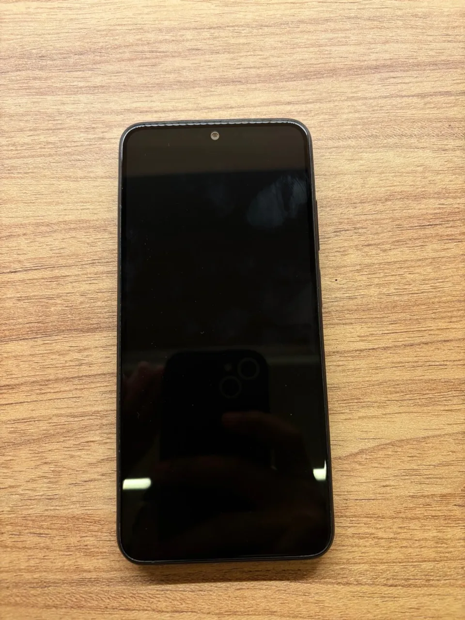 Vendo esse celular por um ótimo custo benefício.