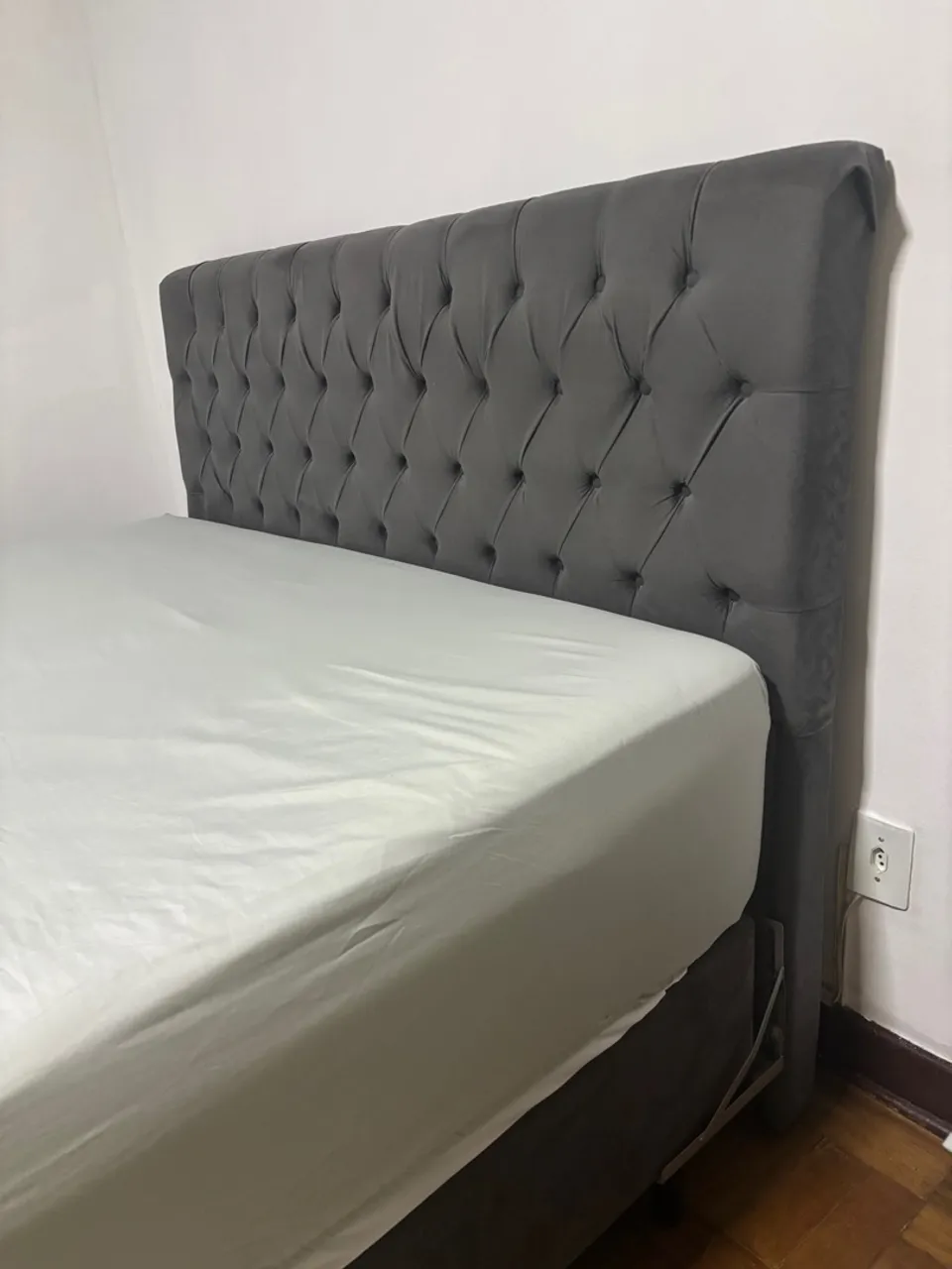 Cama King Size com Cabeceira Estofada - Excelente Estado!