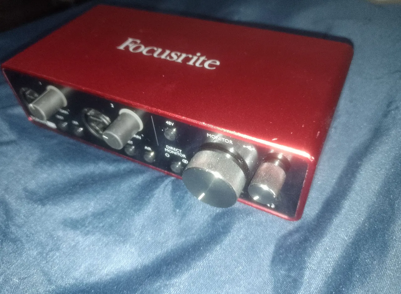Interface de Áudio Focusrite Scarlett 2i2 PLACA DE ÁUDIO
