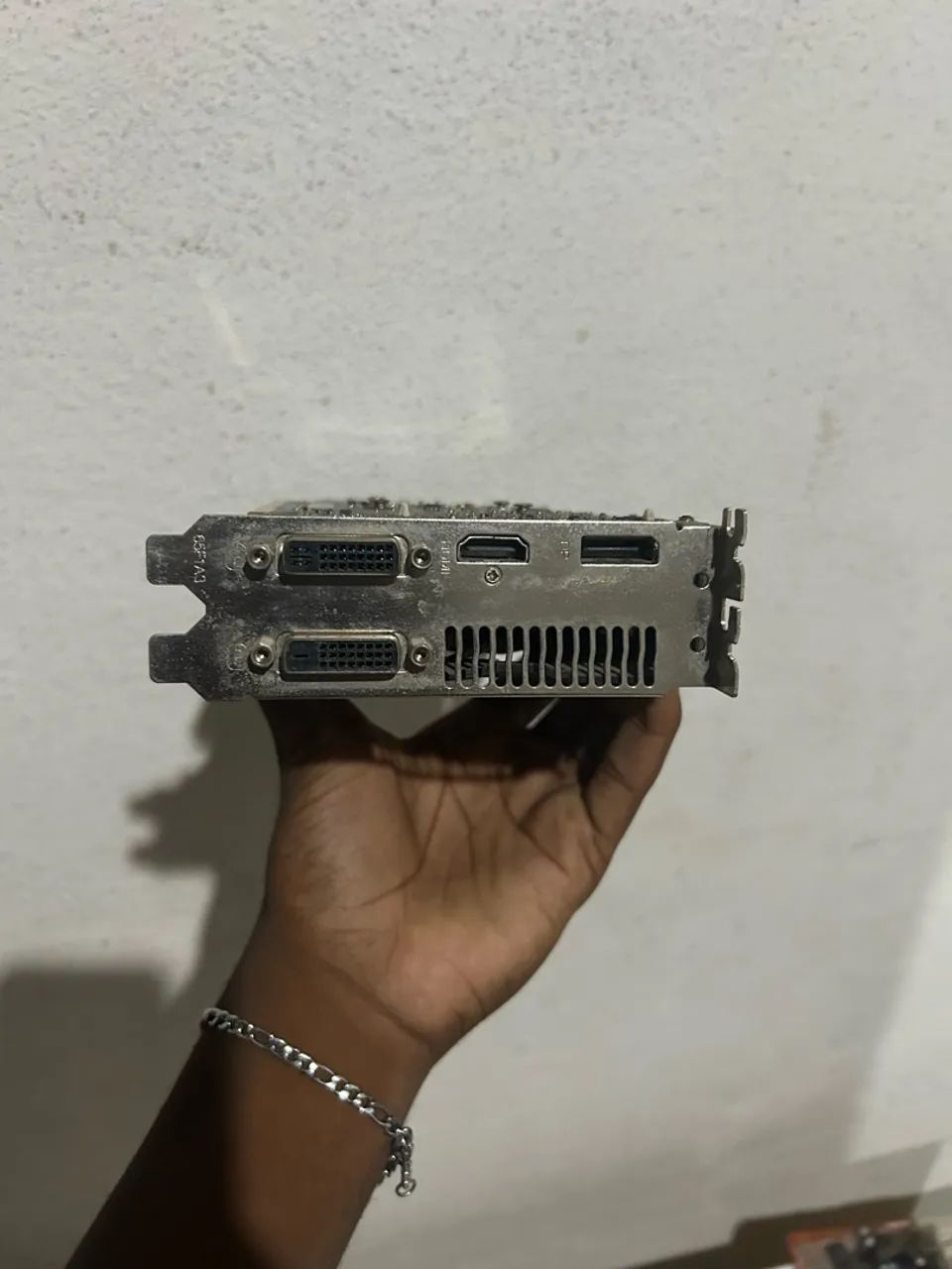 Placa de Vídeo AMD Radeon R7 240 - Foto 2