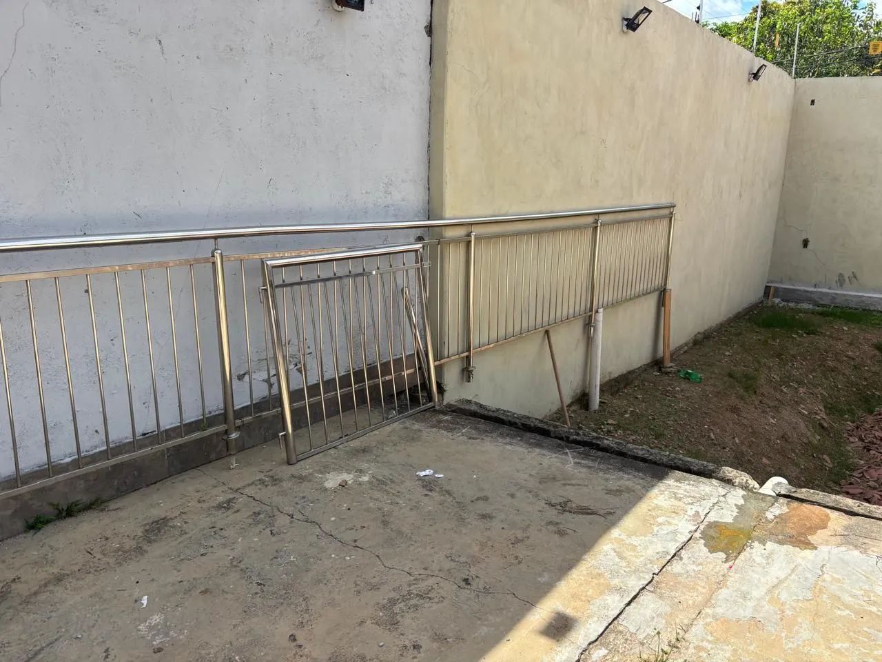 Grade em Aço Inoxidável 1,10 de altura e 12,65 de comprimento e 1,20 de portão comprimento - Foto 4