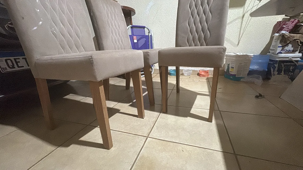 Mesa com tampo de vidro laka