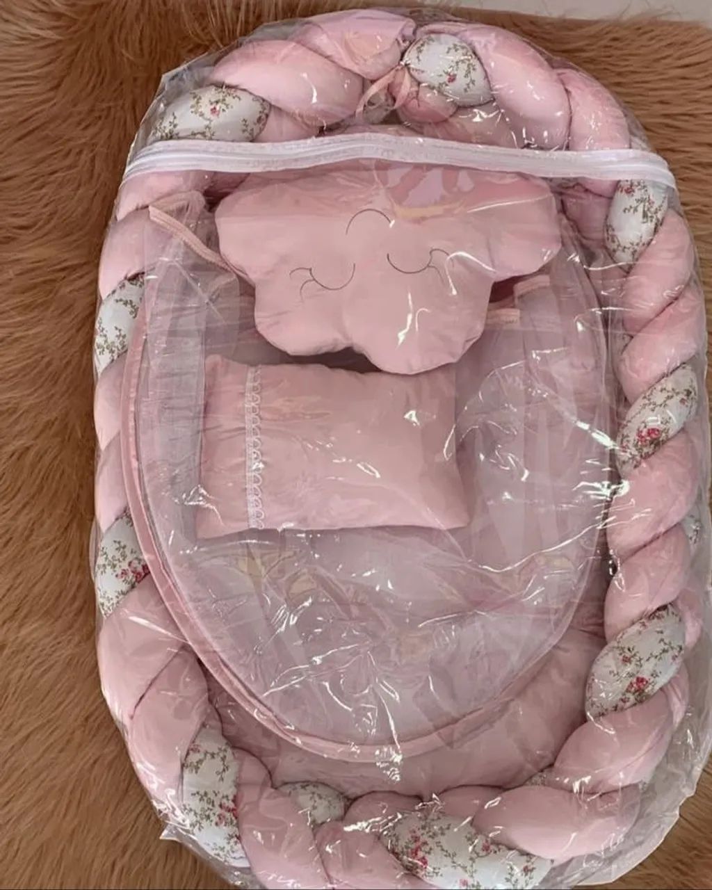 Ninho redutor de berço rosa com acessórios
