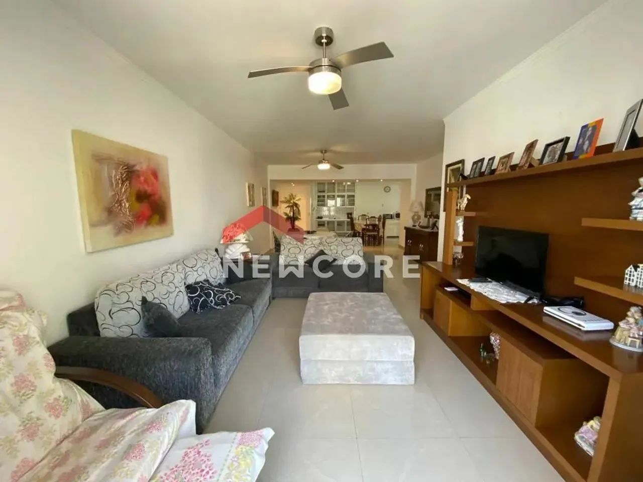 Apartamento em Rua Sílvia Valadão de Azevedo - Pitangueiras - Guarujá/SP - Foto 2