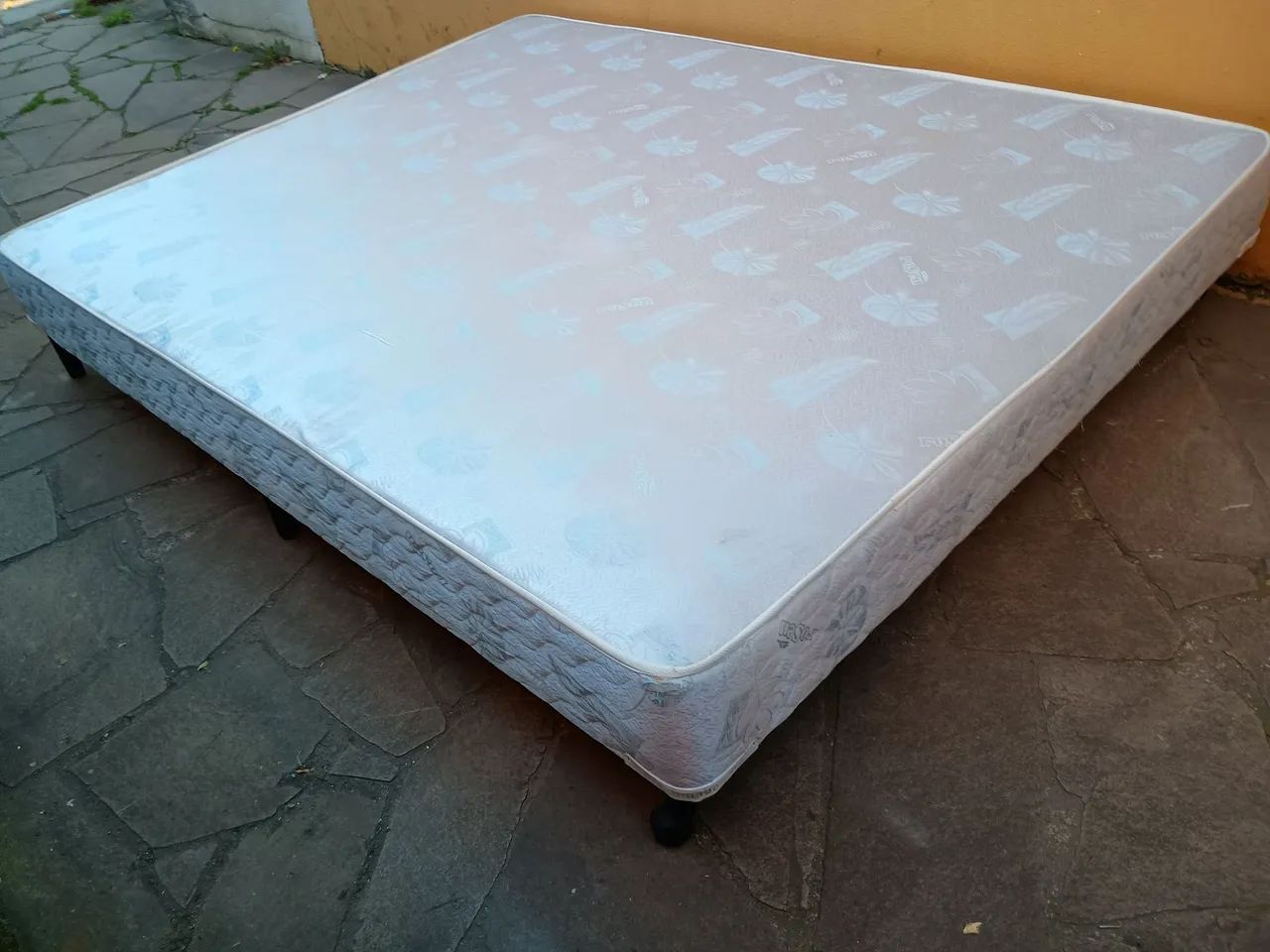 Base box tamanho Queen, com molas próprias. - Foto 4