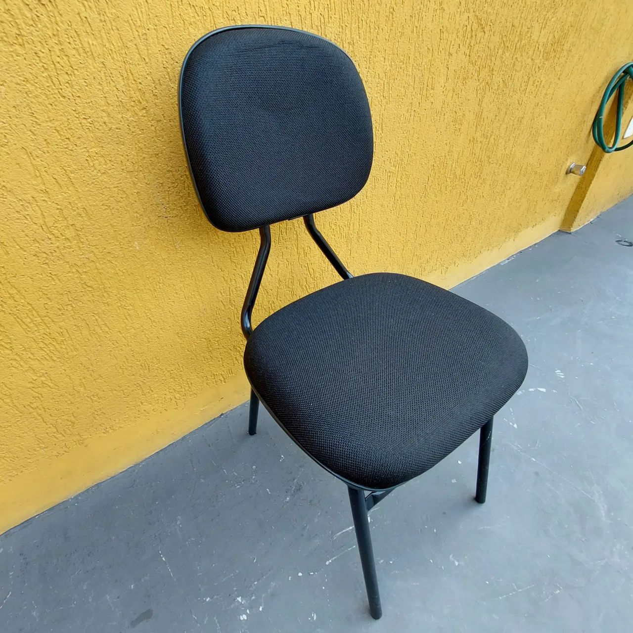 Cadeira de Escritório - Preta - Sem Rodas - Foto 5