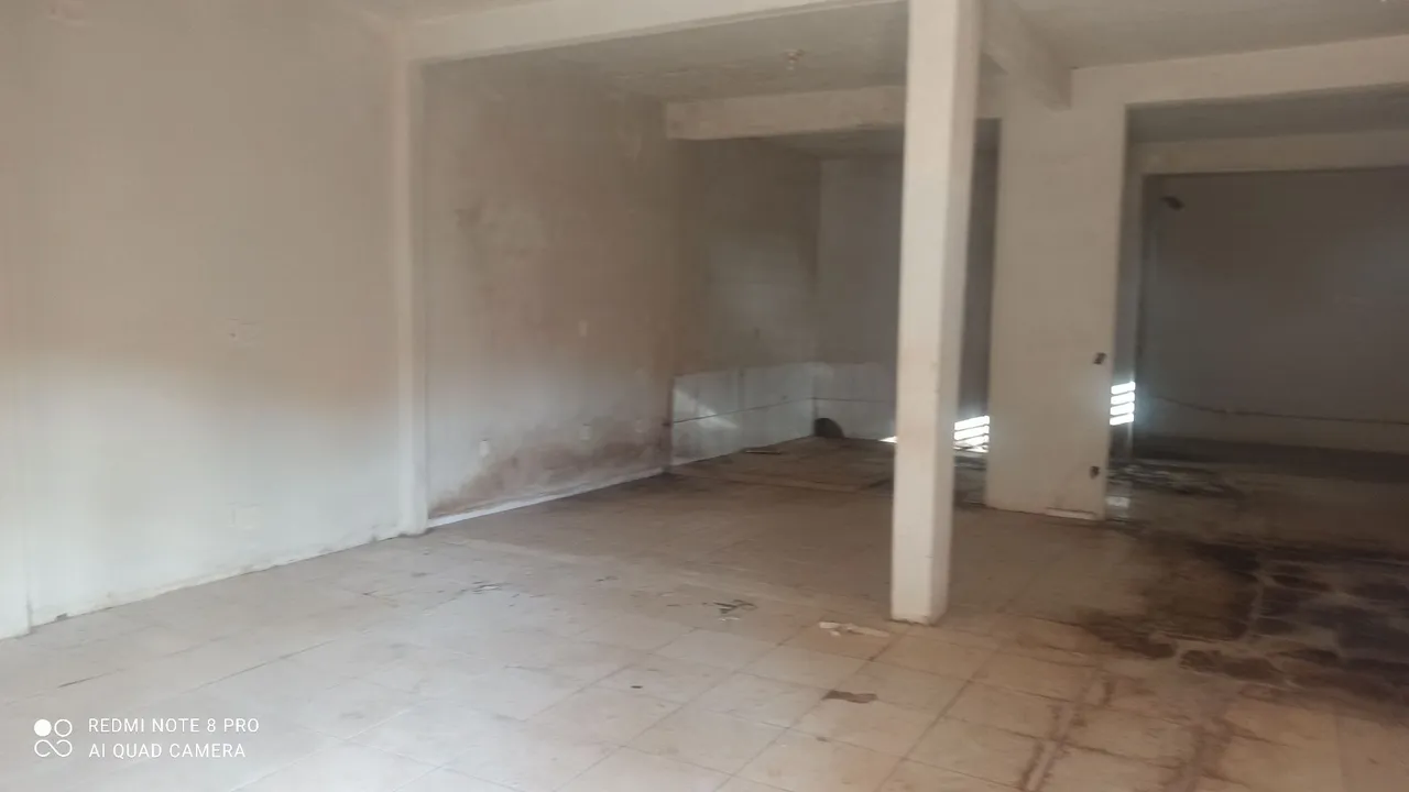 Vendo prédio comercial de esquina em avenida ótimo pra você colocar seu negócio, valor 250