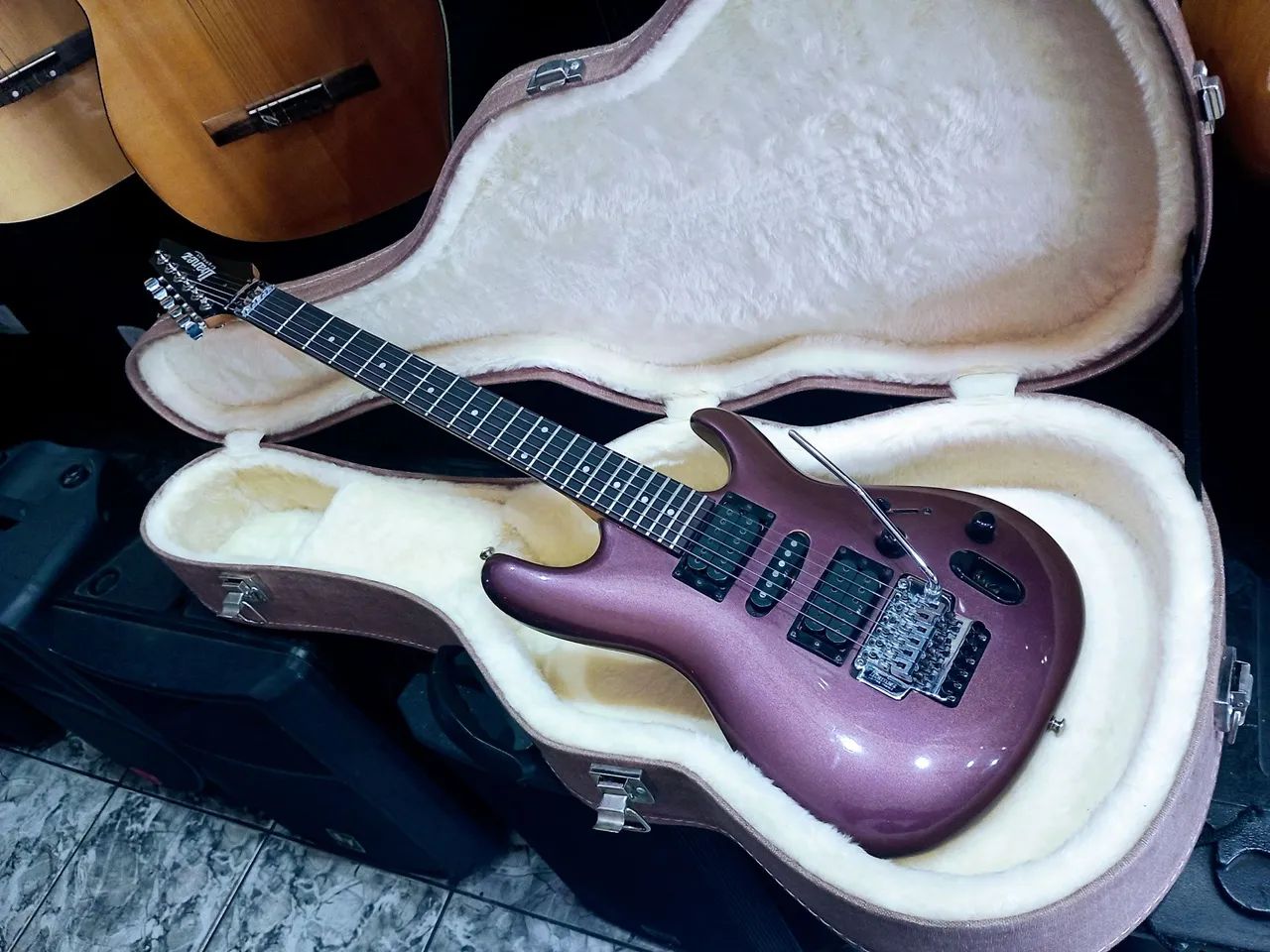 Guitarra superstrato Ibanez Ergodyne 