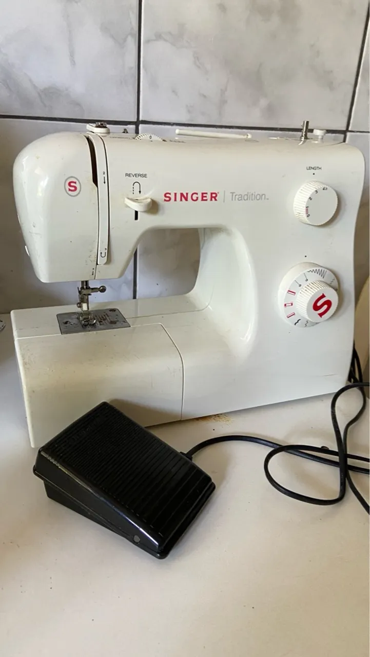 Máquina de Costura Singer Tradition