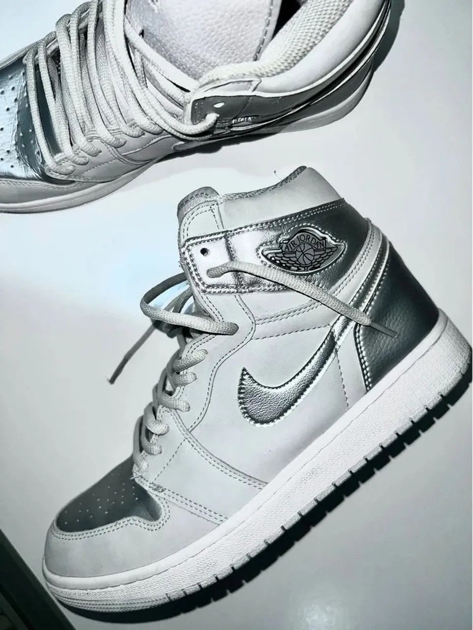 Tênis Air Jordan 1 Low Silver - Foto 3