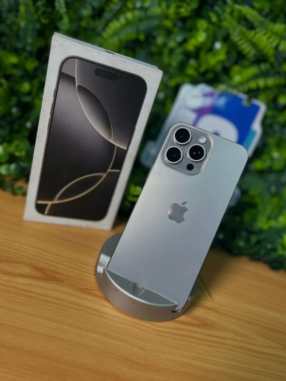 iPhone 15 Pro Max 256GB Cor Titanium Natural 88% saúde Com caixa