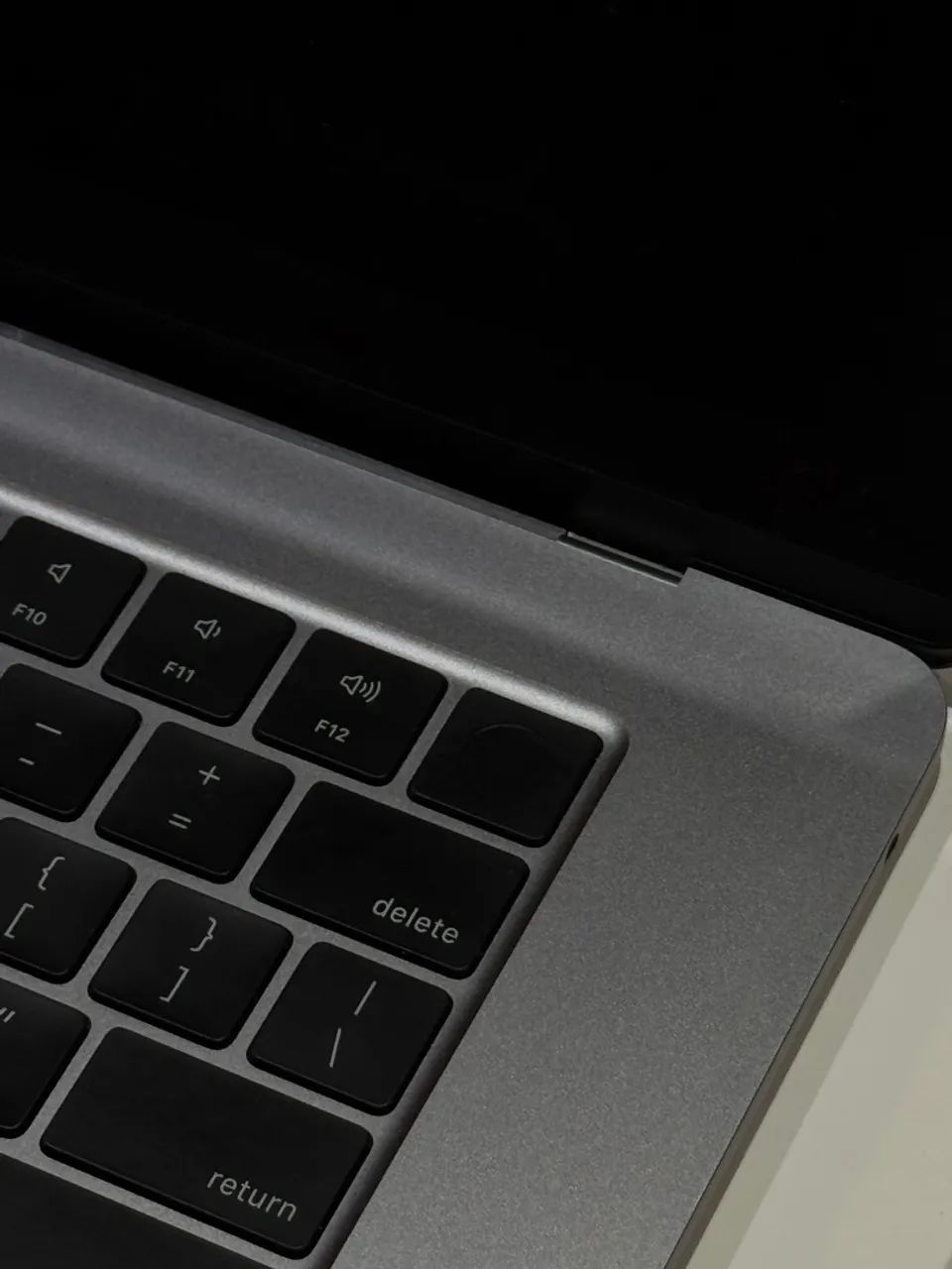 MacBook Air M2 15 Polegadas - 8GB RAM - 256GB SSD - Cinza Espacial
