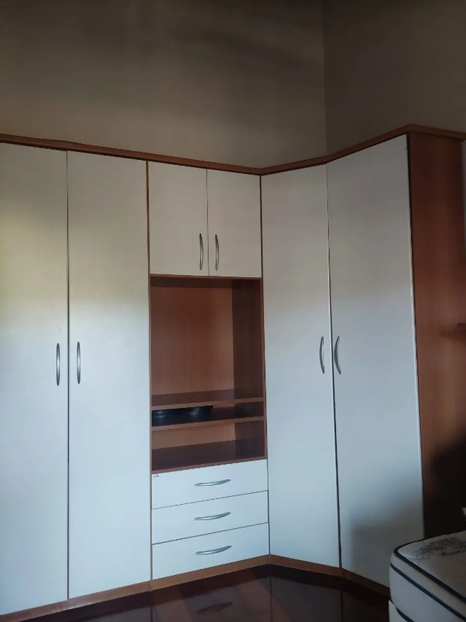 Guarda-roupa Todeschini com 6 portas e 3 gavetas