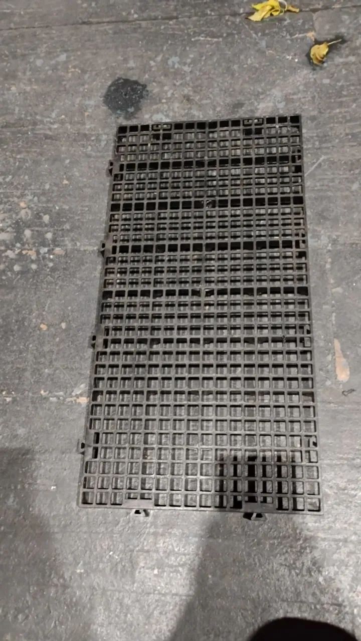 Pallet estrado plastico preto  20x40cm total 47 peças,ótimo  estado 