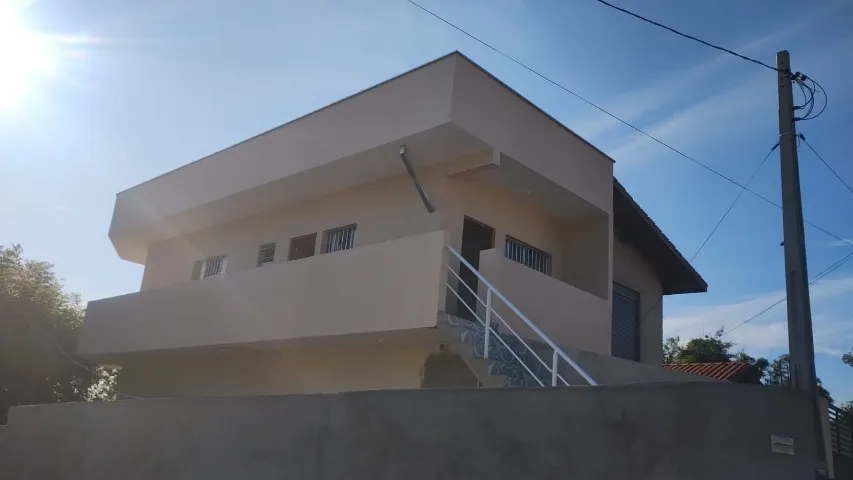 2 casas independentes ( sobrado )