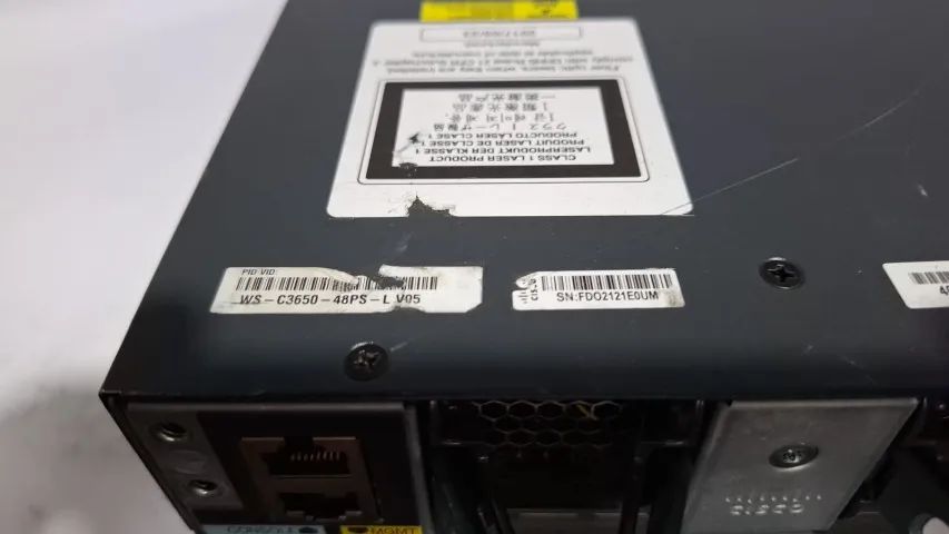 Switch Cisco Catalyst 3650 48Portas Gigabit PoE+ 4x1G  - Foto 2
