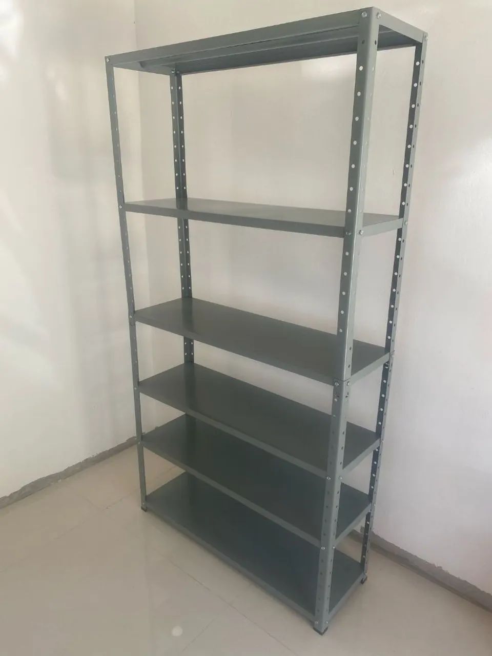 Estante de metal para escritório