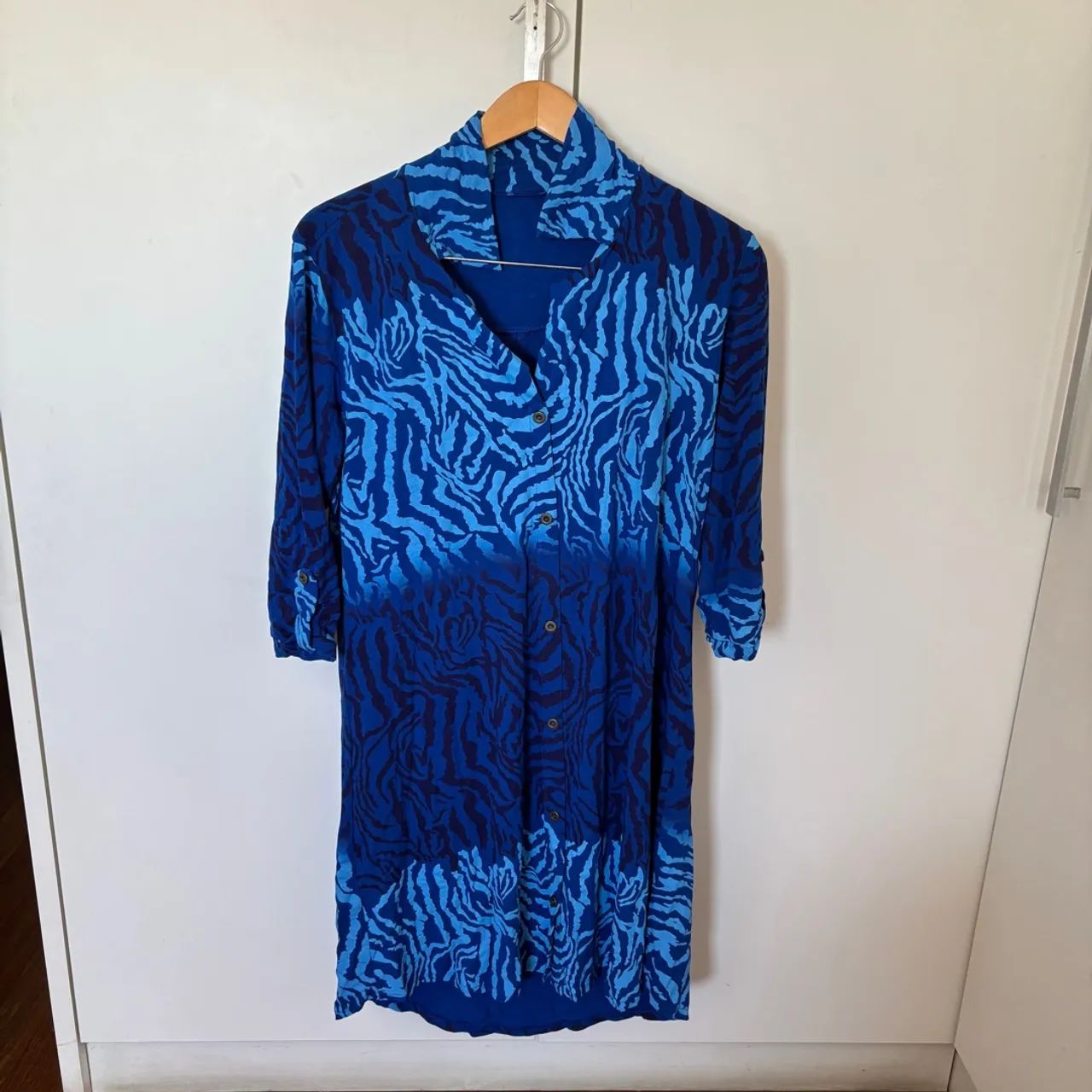 Vestido Azul com Estampa Animal Print - Foto 2