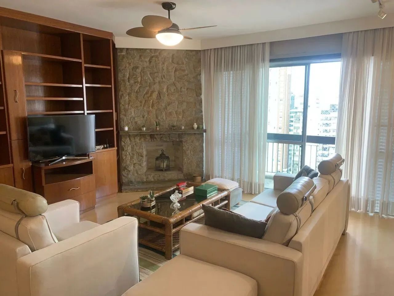 Apartamento mobiliado com 140m² para locação, Pinheiros-SP.