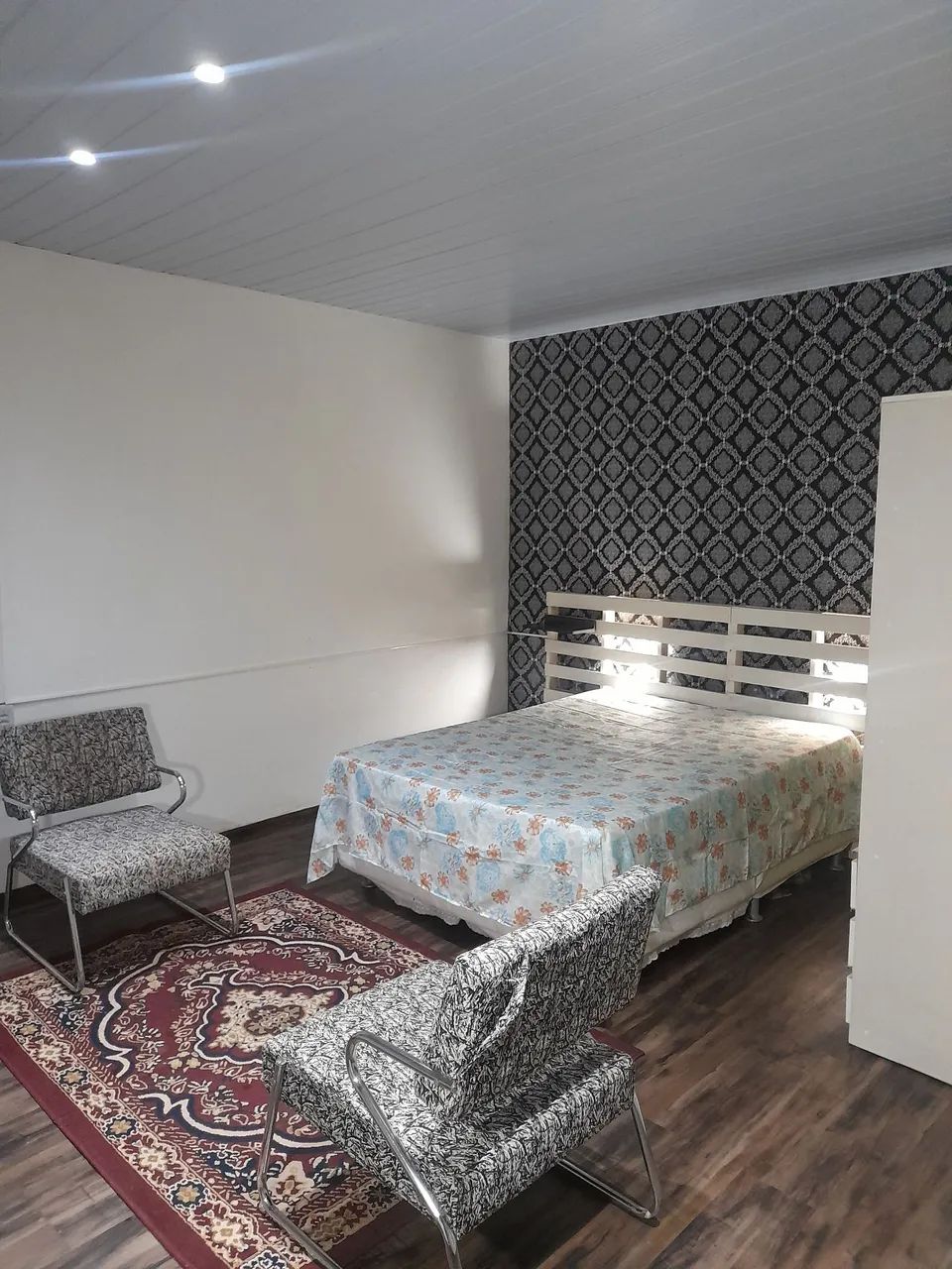 Alugo Apartamento mobiliado tipo kitinet. Para solteiros sem filhos e sem animais.  