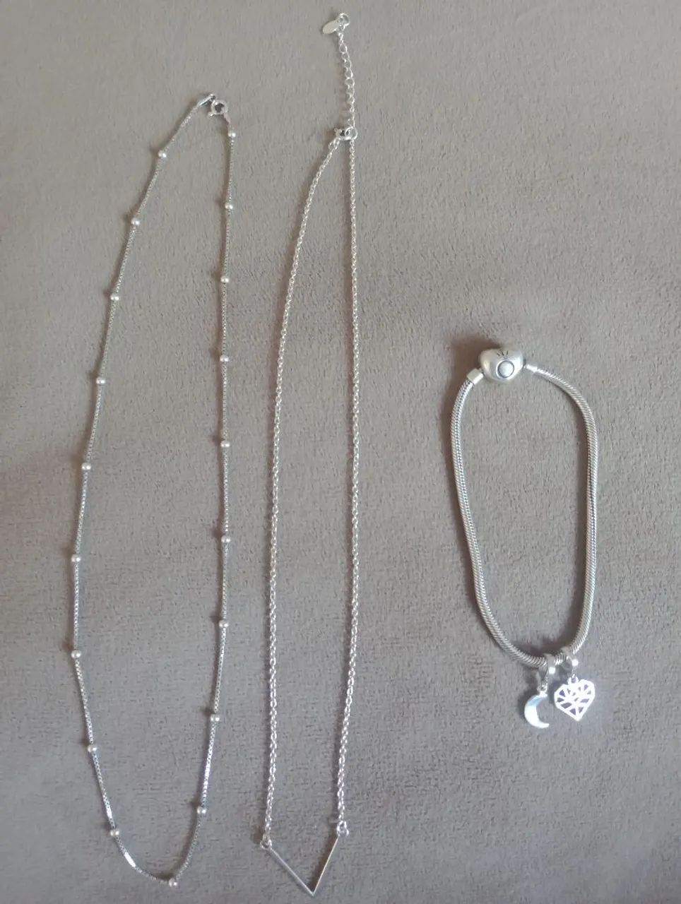 2 Colares Femininos em Prata e uma pulseira pandora. - Foto 2