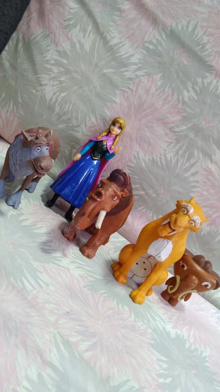 Personagens Frozen e Era do Gelo - Brinquedos
