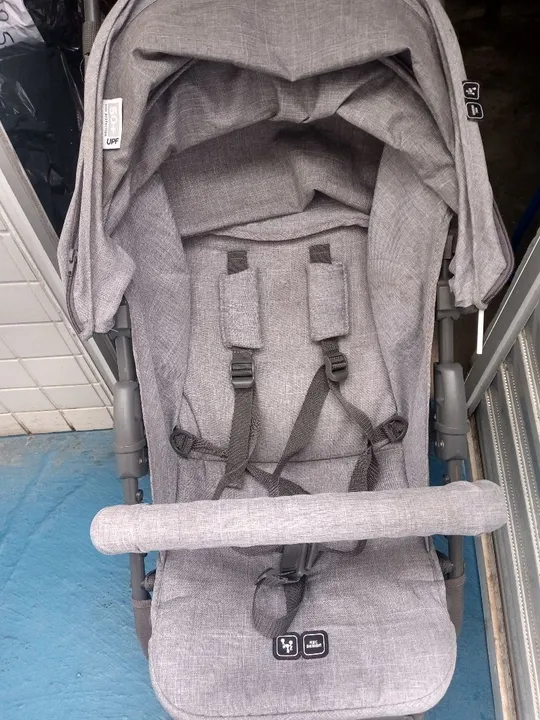 Carrinho de Bebê - Marca abc - Cinza modelo Genua tipo de carrinho guarda chuva