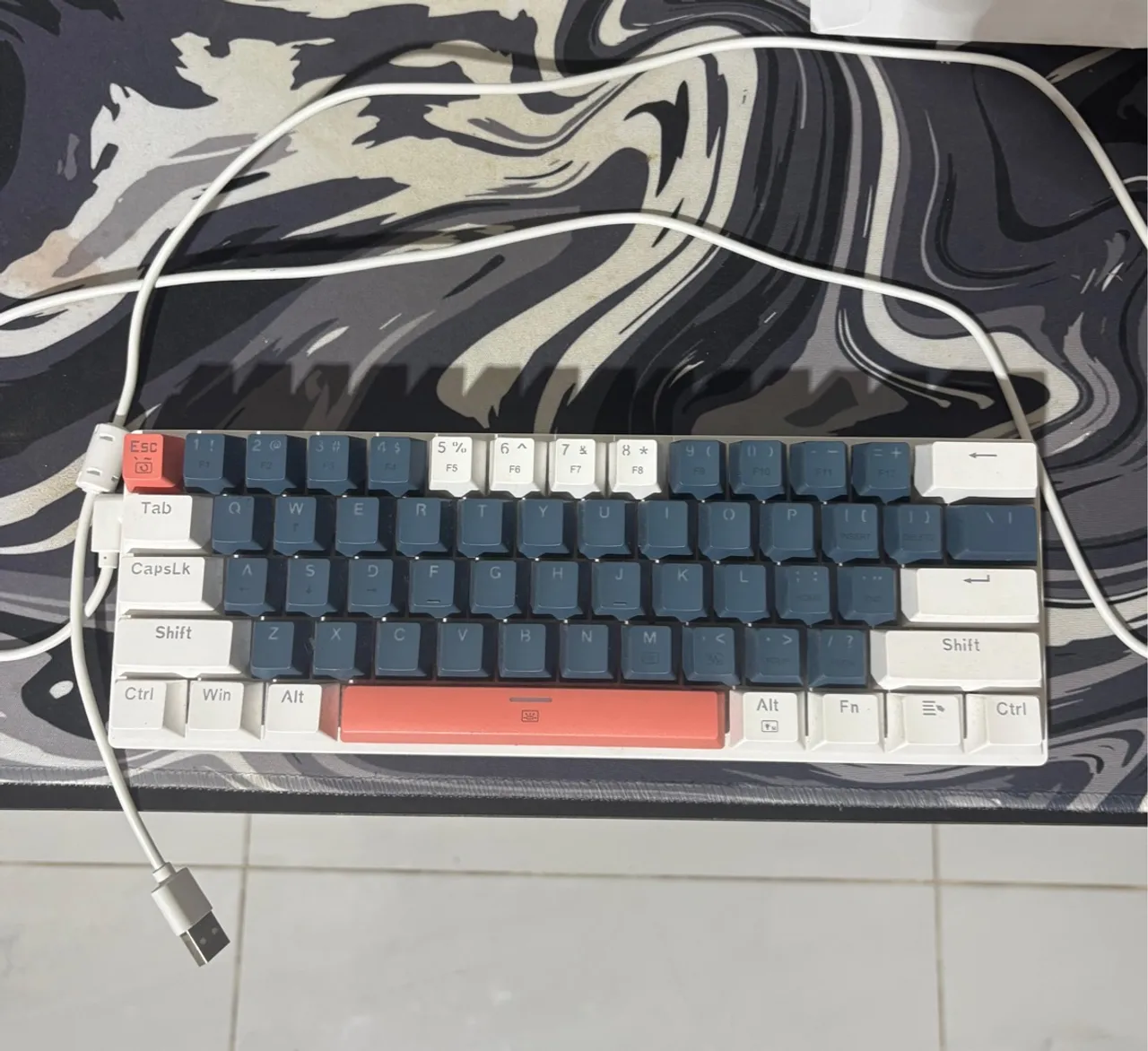 Teclado Mecânico 60% K500-B61 - Design Moderno e Conforto