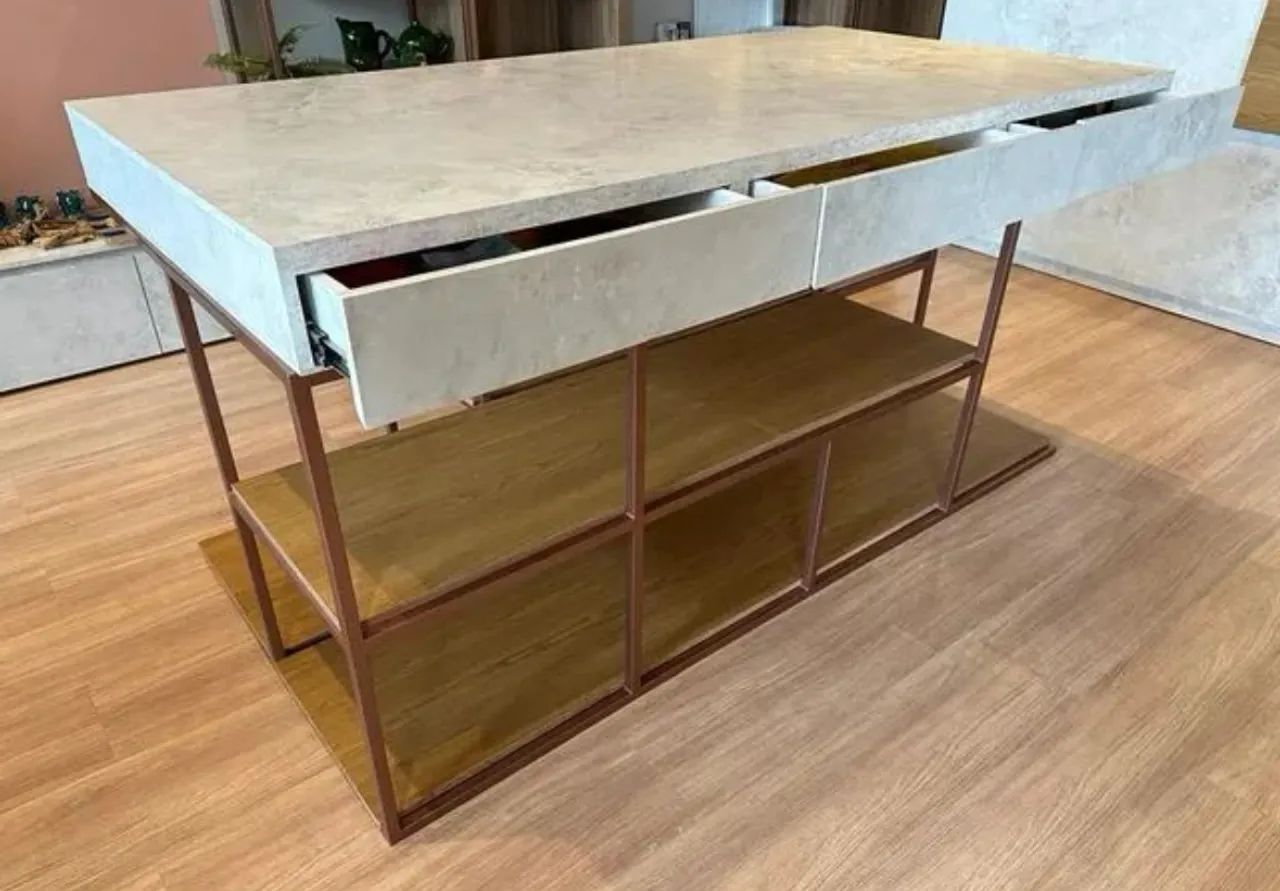Mesa com 6 gavetas
