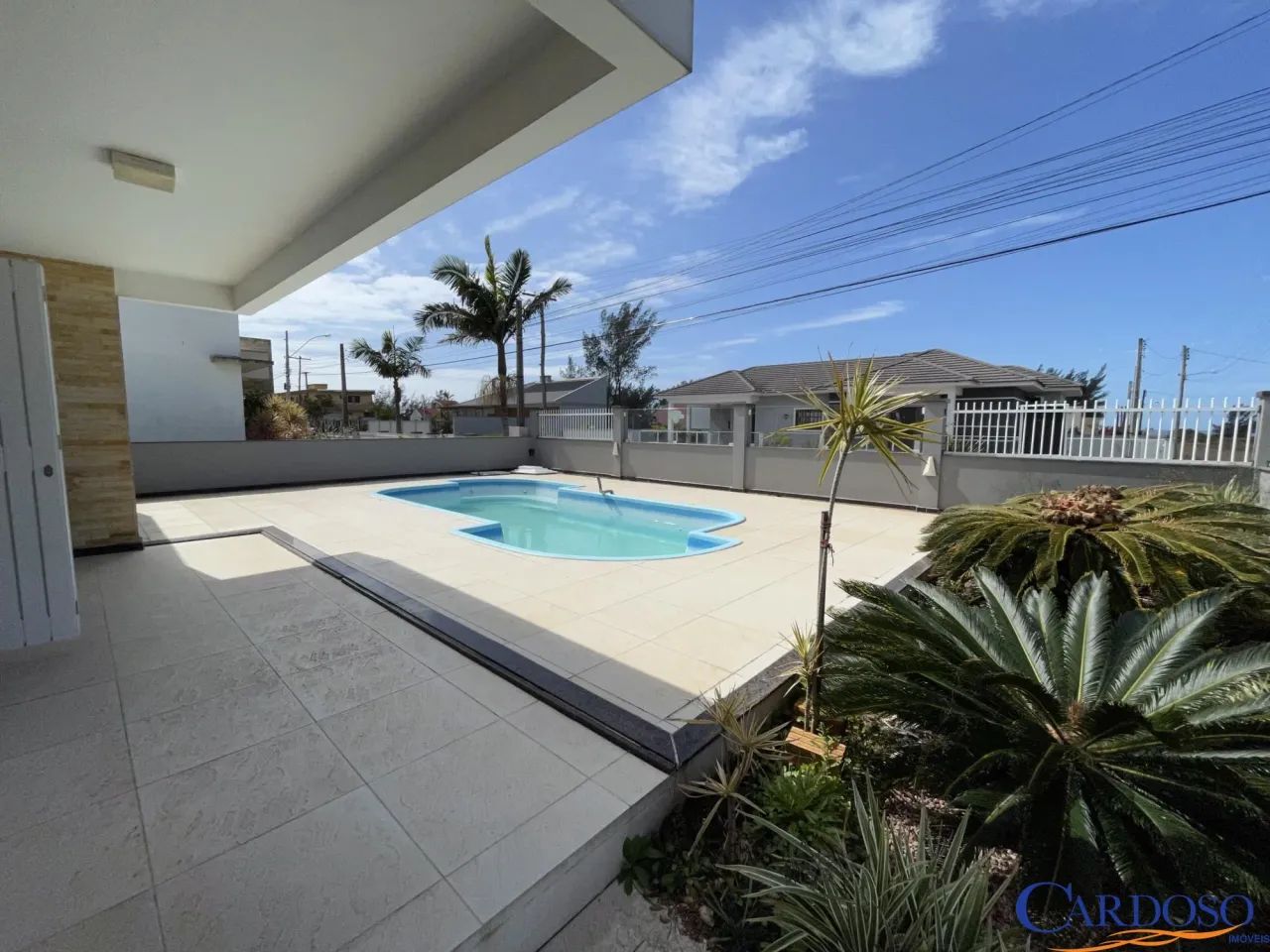 Belíssima casa com piscina e mobiliada - Foto 4