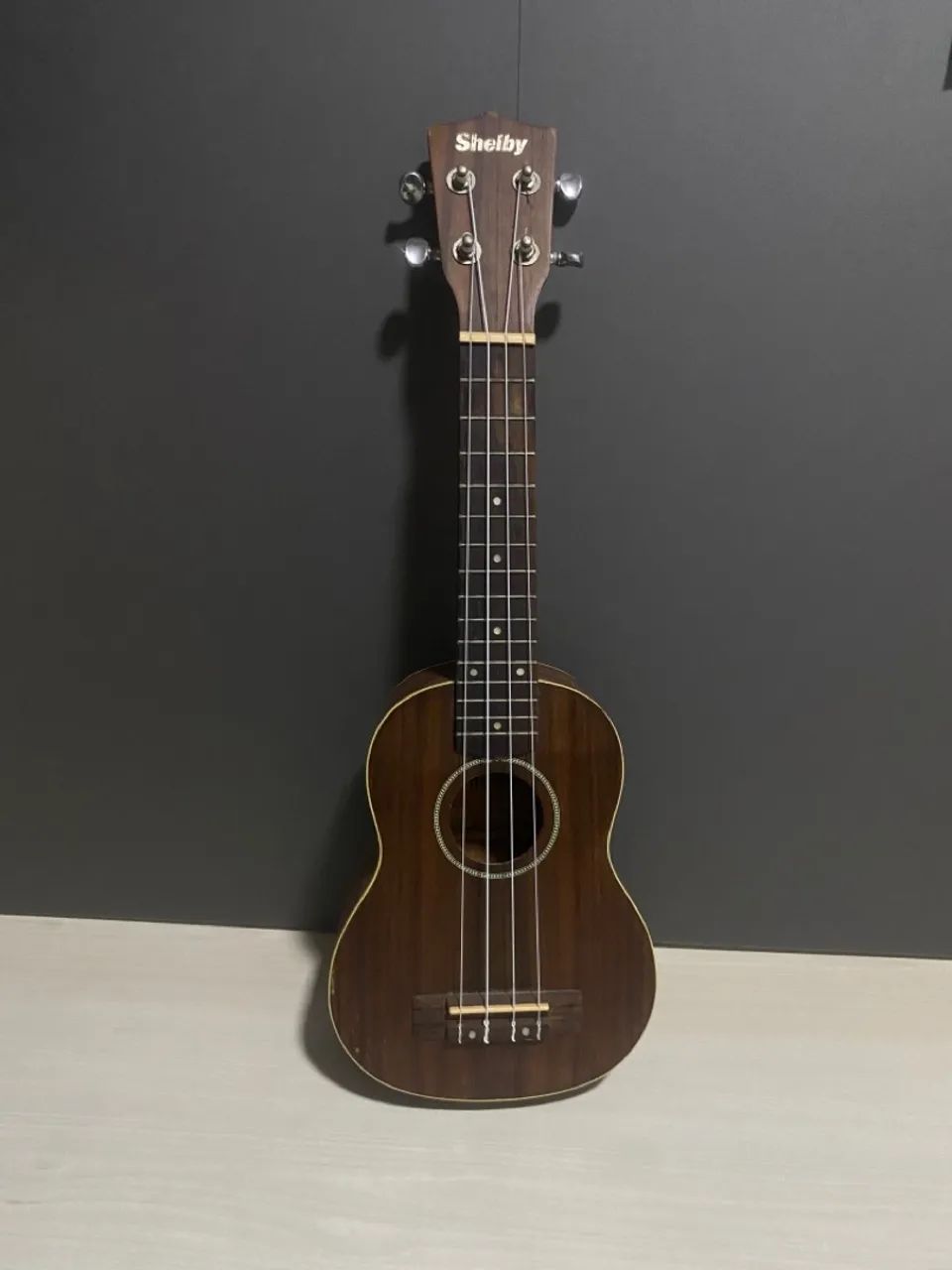 Violão Ukulele Shelby