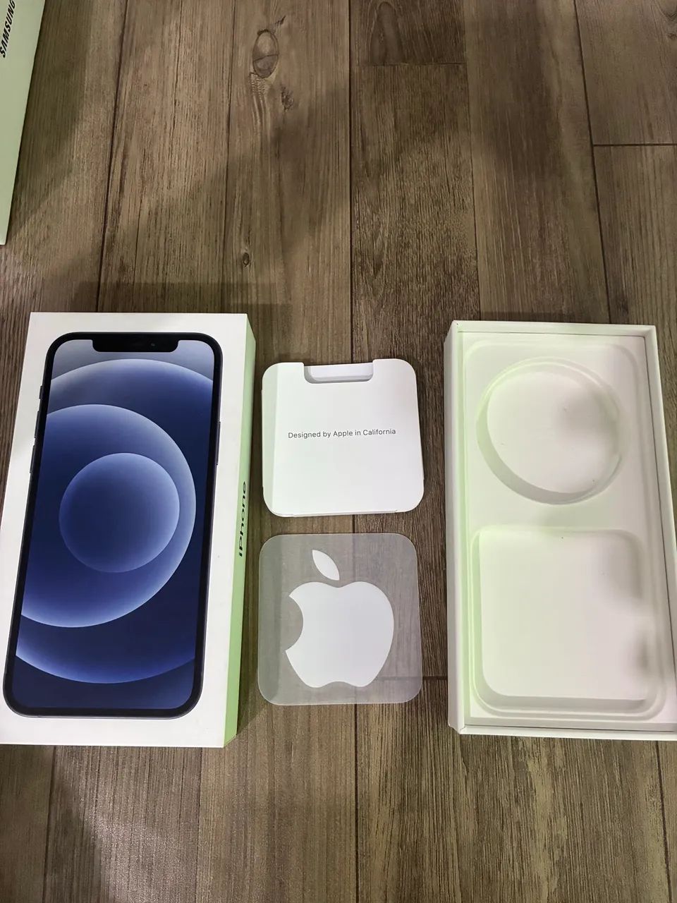 Caixa de iPhone 12 
