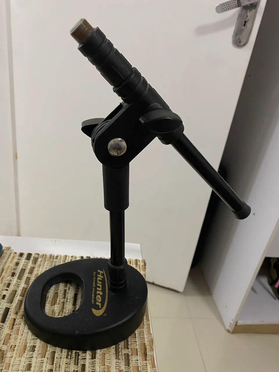 Pedestal Suporte Mesa Microfone Torelli Hpm56 Pés De Ferro - Foto 2